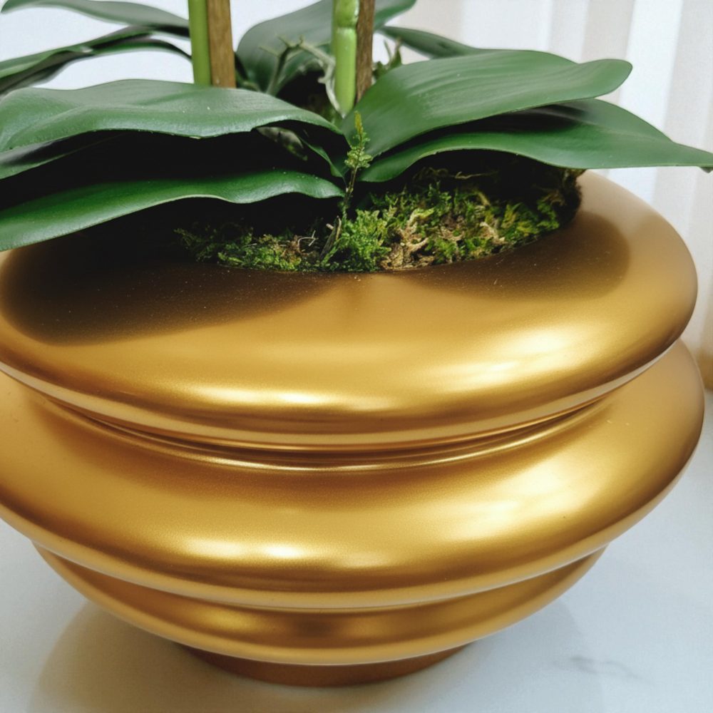 Arranjo de orquídeas em vaso de cerâmica dourado Solene - Image 2