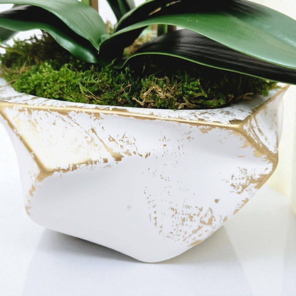 Arranjo de orquídeas em vaso de cerâmica branco e dourado Imperial - Image 2